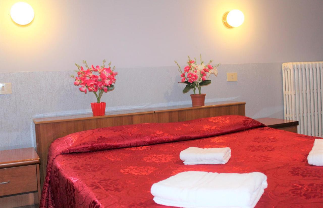Hotel Eurorooms Рим Экстерьер фото