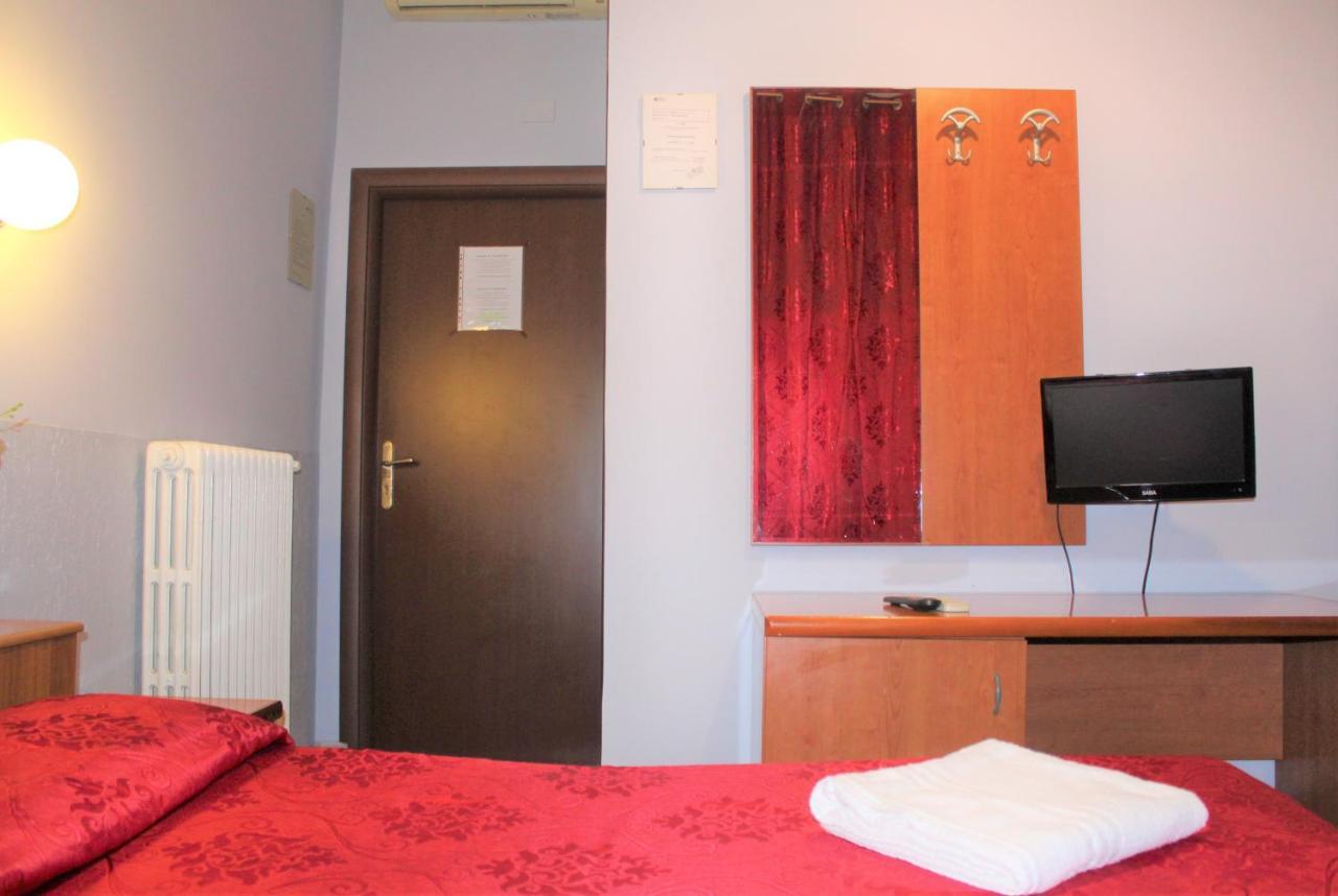 Hotel Eurorooms Рим Экстерьер фото
