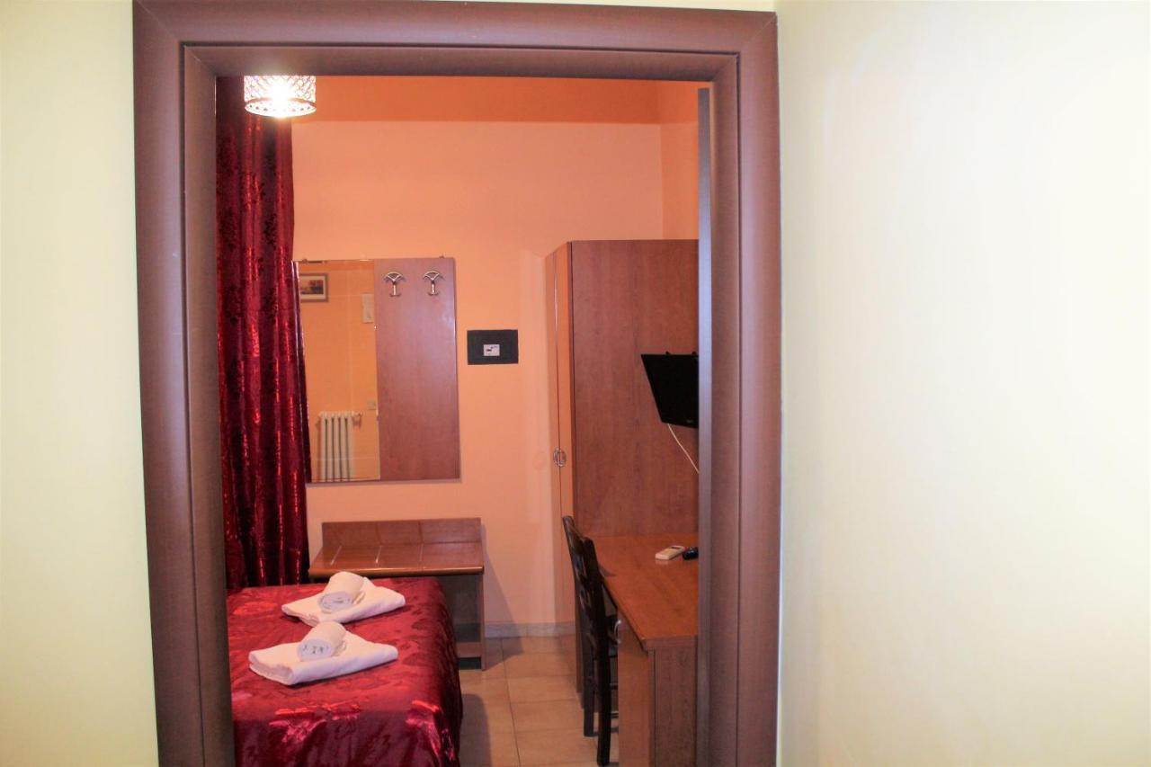 Hotel Eurorooms Рим Экстерьер фото